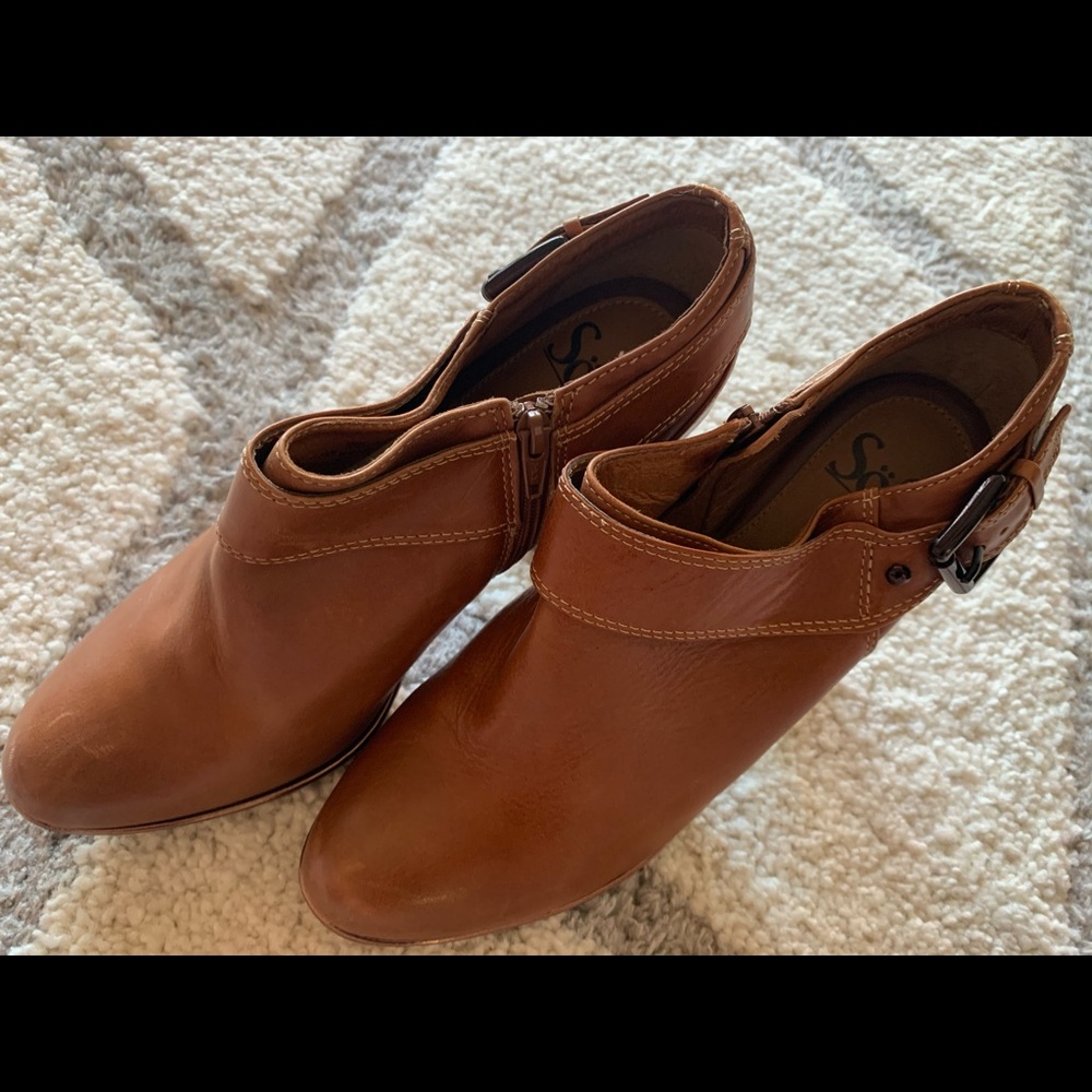 Booties - Picture 3 of 4